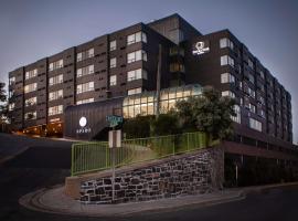 DoubleTree by Hilton St. John's Harbourview