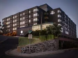 DoubleTree by Hilton St. John's Harbourview