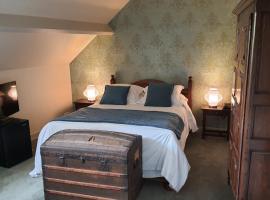 LOGIS - Hôtel & Restaurant Le Gonfalon，位于Germigny-lʼEvêque的酒店