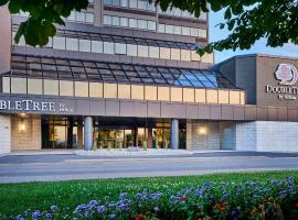 DoubleTree by Hilton Windsor, ON，位于温莎科尔曼杨国际机场 - DET附近的酒店