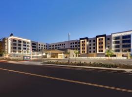 Hampton Inn by Hilton Irvine Spectrum Lake Forest，位于森林湖的酒店