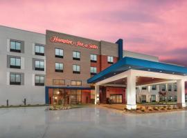 Hampton Inn & Suites Conway, Ar，位于康威的带停车场的酒店