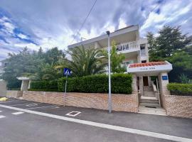 Apartments Villa Ana，位于德拉马利的酒店