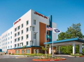 Hampton Inn Bellingham Airport, WA，位于贝林翰国际机场 - BLI附近的酒店