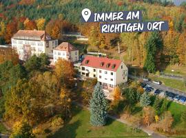 Roomingtons Hotel Franziskushöhe Lohr，位于劳尔的酒店