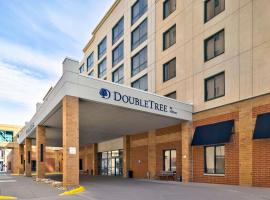 DoubleTree by Hilton Davenport，位于达文波特四城国际机场 - MLI附近的酒店
