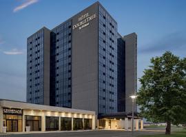 Doubletree By Hilton Pointe Claire Montreal Airport West，位于潘特克莱尔的酒店