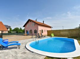 Pet Friendly Home In Turnisce With Jacuzzi，位于Turnišće的别墅