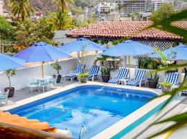 Hotel Pueblito Vallarta，位于巴亚尔塔港巴亚尔塔港市区的酒店