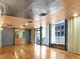 Beautiful 2BD near Times Square with Doorman and Gym