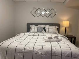 Fully Furnished CozyTwo Bedroom，位于温尼伯的酒店