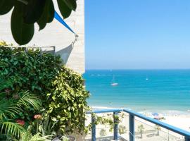 50 meters from the Sea, Ashkelon，位于亚实基伦的带停车场的酒店