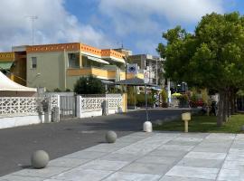 Casa vacanze Torre dell Orso Piazza 100m dal mare，位于托里德欧索的酒店