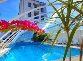 ENIS Hotel с минерален басейн，位于萨帕雷瓦巴尼亚的海滩短租房