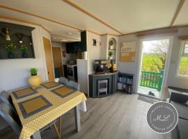 Heron’s Mead - Caravan Park & Fishing Lake - Skegness，位于Lincolnshire的酒店