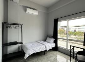 Be Right Back Loft - Bukit Mertajam，位于大山脚的酒店