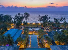 Marriott's Phuket Beach Club，位于迈考海滩莱宝桥附近的酒店