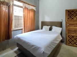 Sukawana Guest House Mitra RedDoorz，位于Babakan的酒店