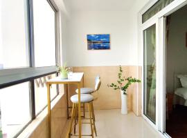 Mrs Li's Home -- Metro Line No 7 nearby --Shanghai University，位于上海的酒店