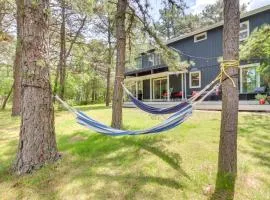 Fire Pit, Kayaks and Hammocks Long Pond Home!