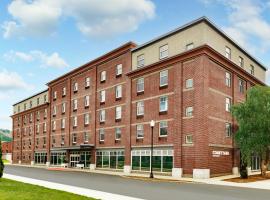 基恩市中心万怡酒店，位于基恩的酒店