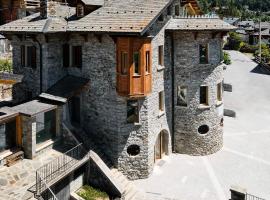 Grey Castle garnì&suite，位于蓬泰迪莱尼奥Pontedilegno-Tonale附近的酒店