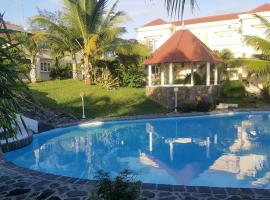 Spacious house with shared pool in Palmar sea view，位于Palmar的酒店