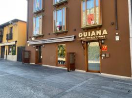 APARTAMENTOS TURÍSTICOS GUIANA，位于蓬费拉达贝吉德姆剧院附近的酒店