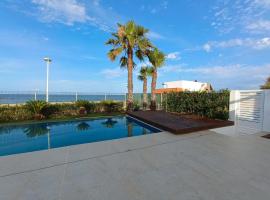 Casa Del Mar, piscina privada frente al mar，位于库列拉的乡村别墅