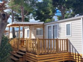 Mobil Home (Clim, TV)- Camping Falaise Narbonne-Plage 4* - 003，位于纳博讷普拉日的露营地