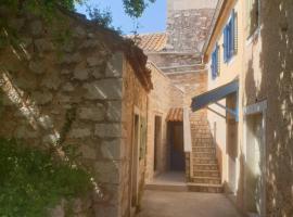 Beautiful rustikal Stone House，位于马里伊兹的乡村别墅