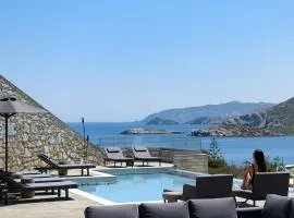ViveVerde Villa, featuring 3 Pools - Walking distance to Beach & Shops, By ThinkVilla