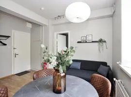 LL Properties - H99 Main Street Stay