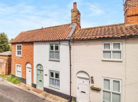 Curlew Cottage Woodbridge Suffolk Cosy Victorian cottage for couple and dog，位于伍德布里奇的酒店