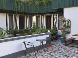 Kai Hotel Bar，位于第比利斯的酒店