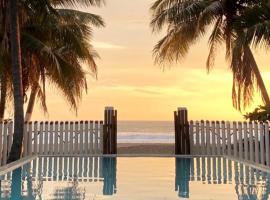 Casa R&uacute;stica, Sof&iacute;a, Frente al mar en Puerto Arista，位于阿里斯塔港的海滩酒店