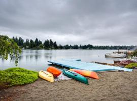 Tacoma Home on Steilacoom Lake with Dock!，位于塔科马的乡村别墅