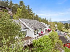 4 Bedroom Nice Home In Berger，位于Svelvik的豪华型酒店