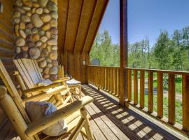 Remote Cedar City Cabin with Deck, Views, Fireplaces，位于雪松城的酒店