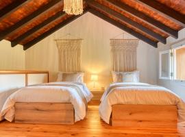 Chalet da Nogueira, a Home in Madeira，位于蓬他达维托亚的酒店