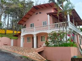Villa Monos y Momotos，位于Los Altos de Cerro Azul的度假屋