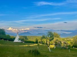 Langaland Glamping，位于Susenii Bîrgăului的豪华帐篷