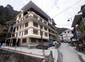 Travelbabu !! LAMTEY VALLEY, LACHEN，位于拉亨的酒店