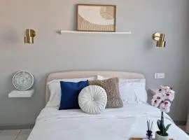 The Cotton Bleu Homestay，位于瓜拉丁加奴的海滩短租房