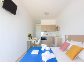 Creta Beachfront Apartment for 2 persons by MPS，位于福德勒的酒店