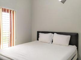 Omah Leren Mitra RedDoorz near Gembiraloka Zoo Yogyakarta，位于Timuran的酒店