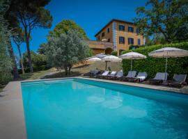 Villa Recanati, Val D'orcia, Private Pool, Jacuzzi, Wifi，位于丘西的酒店