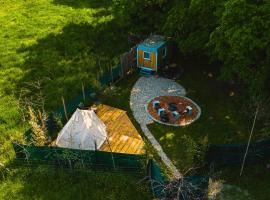 Glamping na Bídě，位于Borek的豪华帐篷