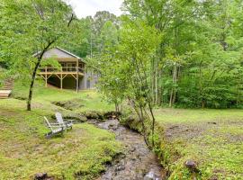 Creekside Cabin in Franklin about 8 Mi to Downtown!，位于富兰克林的酒店