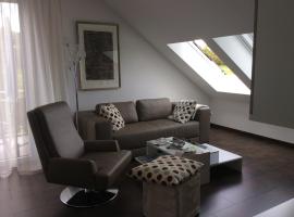 2-Zimmer-Ferienwohnung mit Hotelservice und 2 Balkons - Golf, Bike und Wellness im Markgräflerland，位于巴特贝林根的酒店